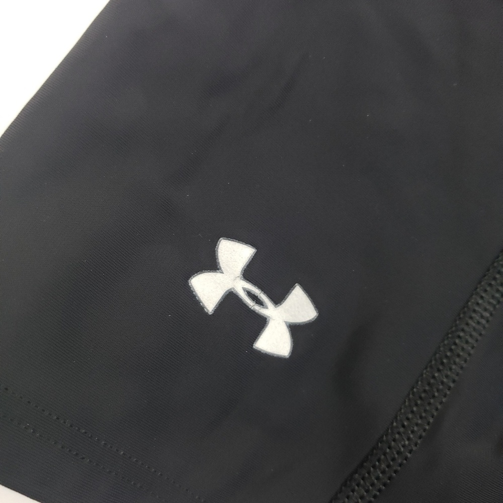 Under Armour Womens Solid Black Fitted Shorts Lrg - image 7